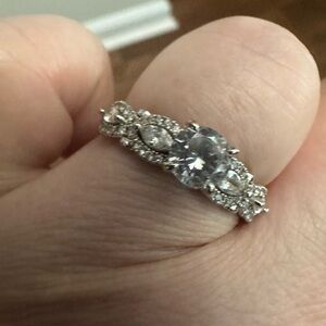 Ladies size 11.5 sterling 925 ring. Jeulia vintage rings 2.5 Ct center stone